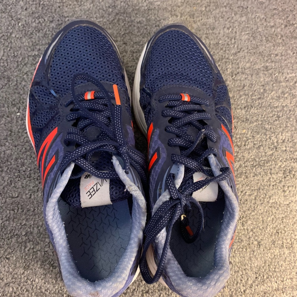 New balance sneakers! Size 8